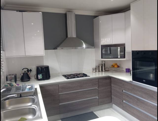 2 BEDROOM APARTMENT FOR SALE IN QUEENSBURGH CENTRAL